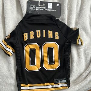 Pet apparel- Boston Bruins jersey size medium. Never worn with tags.